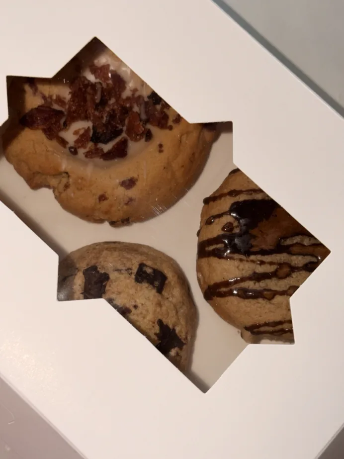 Lil Giraffe Pack from Olly's Baked Assortments