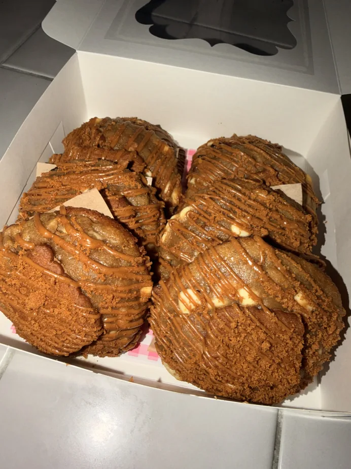 Tall Giraffe Pack from Olly's Baked Assortments